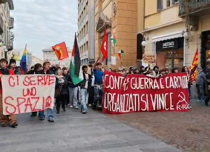 Studenti e sindacato Usb in piazza a Novara