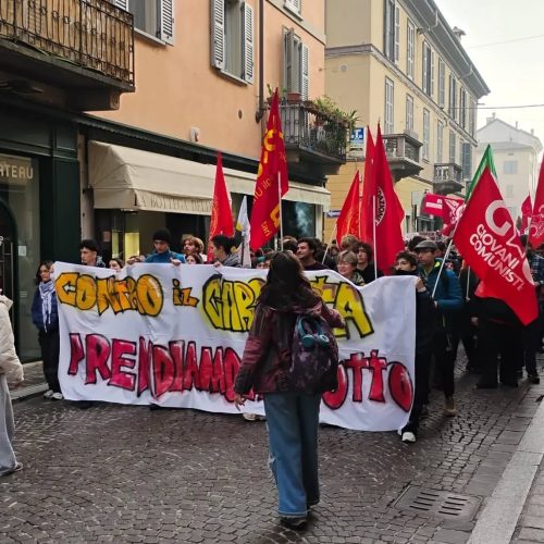 A Pavia il corteo dei giovani contro il carovita
