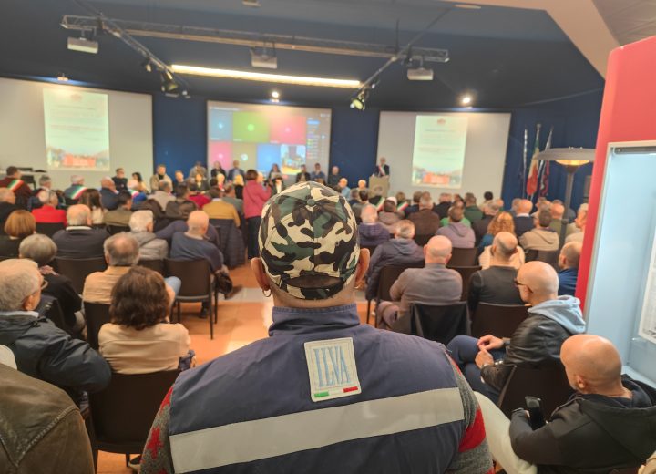 Ex Ilva, Novi si schiera con gli operai. Sindaco: “La città è con voi, state difendendo la vostra dignità”