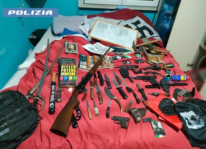 Armi e propaganda nazista, arrestato un 19enne a Voghera: messaggi estremisti anche nella chat di classe