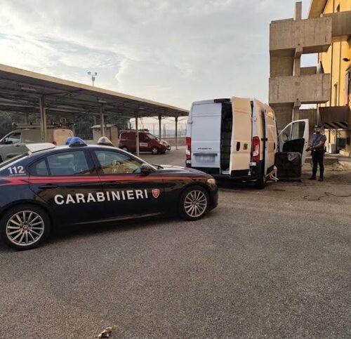 Rubano 550 litri di gasolio da una ditta di Vigevano: sorpresi e arrestati dai Carabinieri