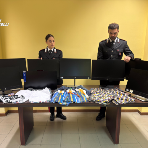 A Borgosesia rubati otto computer nel Palazzo Comunale e 5 mila euro di vestiti in un negozio: due denunce