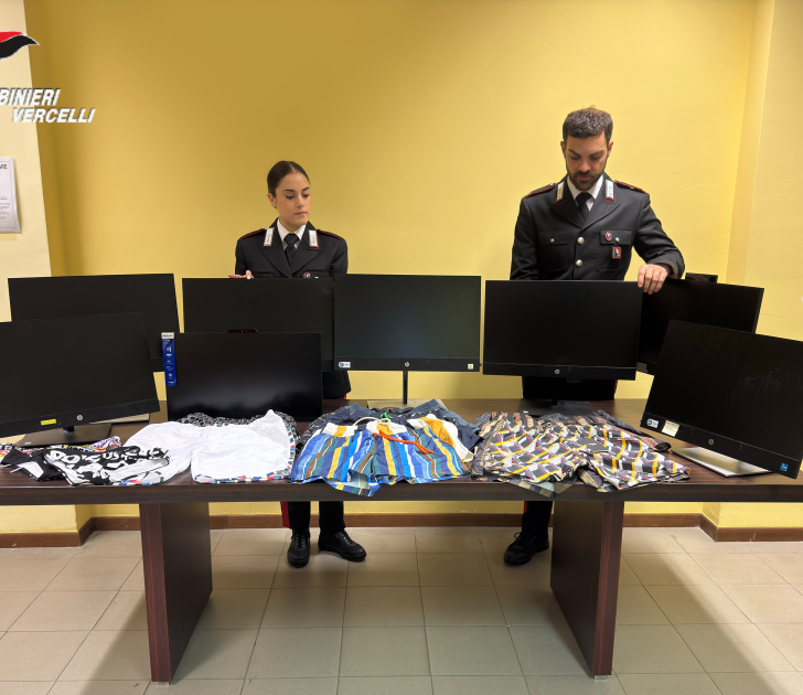 A Borgosesia rubati otto computer nel Palazzo Comunale e 5 mila euro di vestiti in un negozio: due denunce