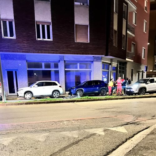 Ciclista investito da un’auto in via Claro ad Alessandria: non è in gravi condizioni