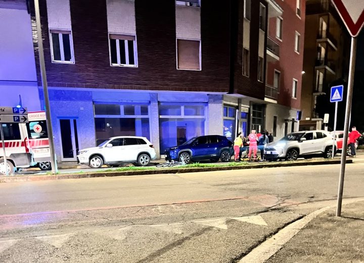 Ciclista investito da un’auto in via Claro ad Alessandria: non è in gravi condizioni