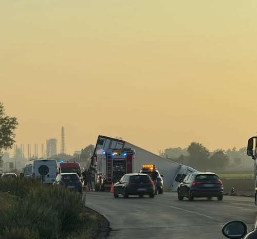 Mezzo pesante fuori strada: code tra Castelceriolo e Alessandria
