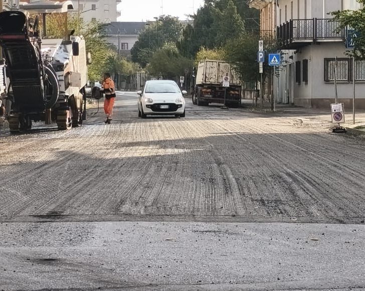 Ripristino dell’asfalto in corso Matteotti a Valenza, sindaco: “Sarà rifatto su entrambe le carreggiate”
