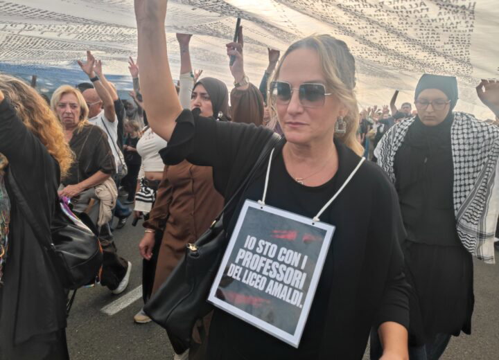 I tanti applausi per il liceo Amaldi dopo le polemiche, un genitore: “Disgustati dalla strumentalizzazione”
