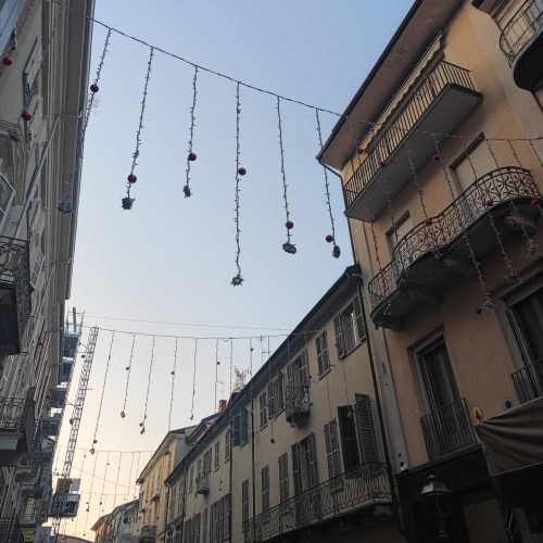 Verso il Natale ad Alessandria: già installate le luminarie. Sì alla ruota, no alla pista di pattinaggio