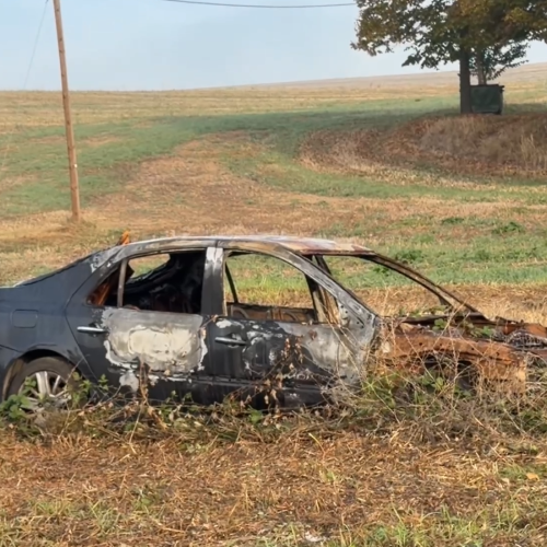 “Rimuovete quell’auto bruciata, è un pessimo biglietto da visita per Valenza”