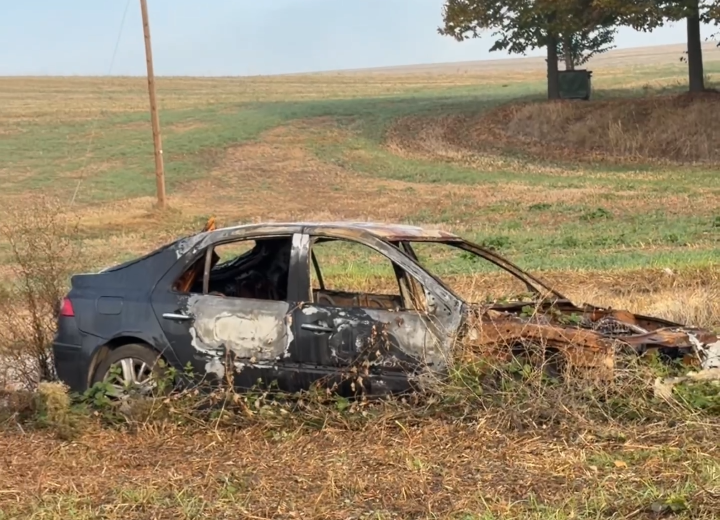 “Rimuovete quell’auto bruciata, è un pessimo biglietto da visita per Valenza”