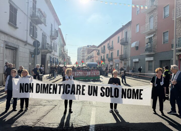 “Vite e futuri spezzati”: ad Alessandria oltre mille persone in silenzio per i bambini di Gaza uccisi