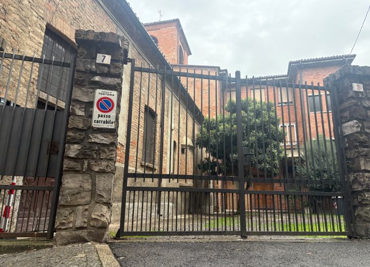Bambina di tre anni trovata senza vita: famiglia seguita dai servizi sociali ma nessuna avvisaglia della tragedia