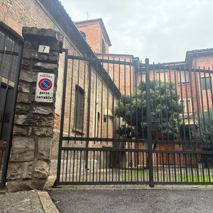 Bambina di tre anni trovata senza vita: famiglia seguita dai servizi sociali ma nessuna avvisaglia della tragedia