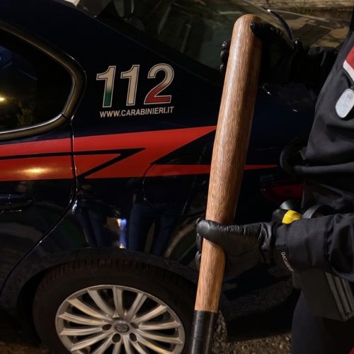 Aveva una mazza da baseball nascosta sotto il sedile dell’auto: denunciato 59enne