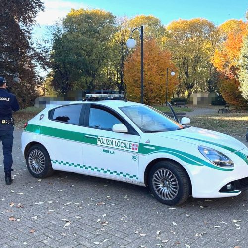 In monopattino contromano, senza casco e positivo a cocaina e THC: denunciato a Biella