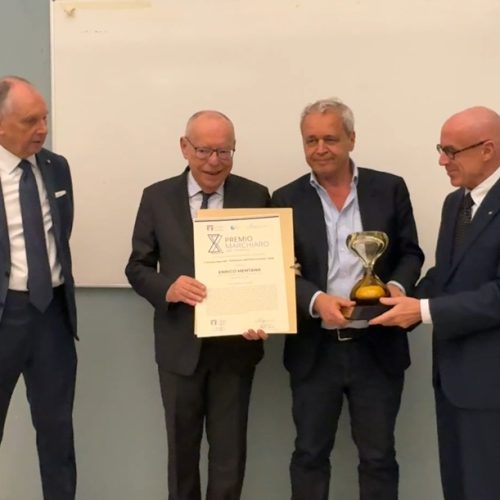Enrico Mentana al Premio Marchiaro: dialogo a tutto campo e annuncio a sorpresa: “Il 23 dicembre lascio il Tg La7”