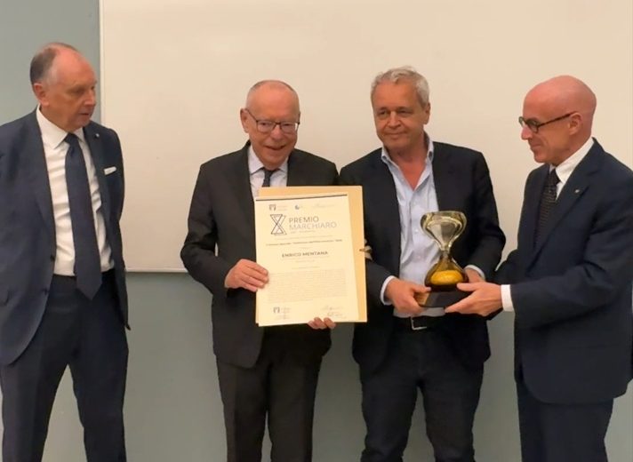 Enrico Mentana al Premio Marchiaro: dialogo a tutto campo e annuncio a sorpresa: “Il 23 dicembre lascio il Tg La7”