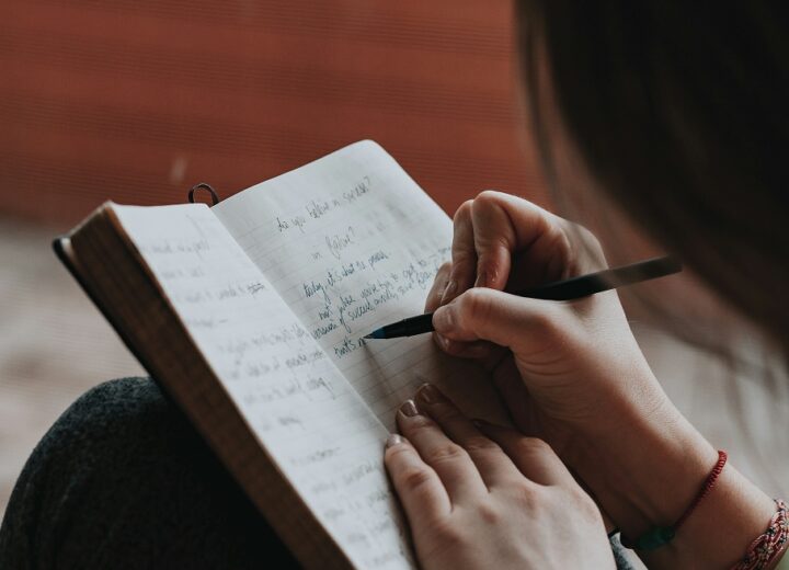 A Pavia le parole diventano cura e la creatività dà voce alle emozioni dei ragazzi