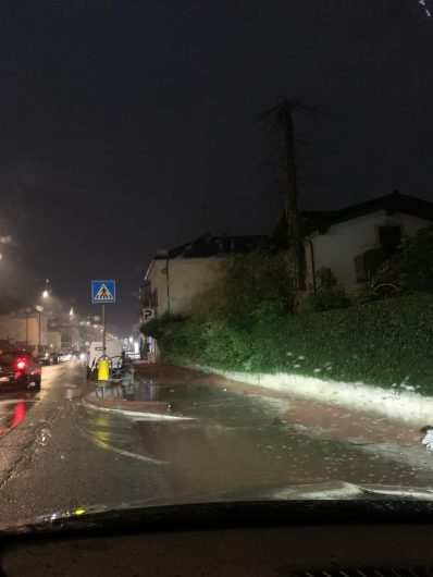 Maltempo: a Spinetta uscito il rio Lovassina in via Genova. Protezione Civile e Polizia Locale al lavoro