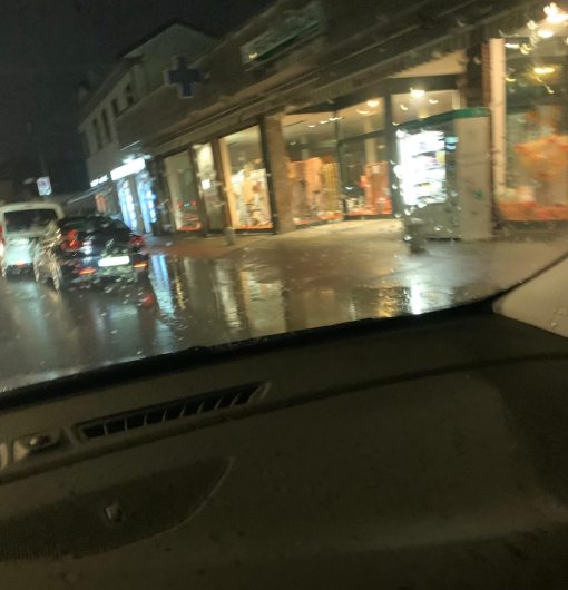Maltempo: a Spinetta uscito il rio Lovassina in via Genova. Protezione Civile e Polizia Locale al lavoro