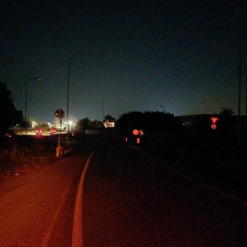 Rotonda al buio alle porte di Alessandria, la segnalazione: “Luci spente da diverse settimane”