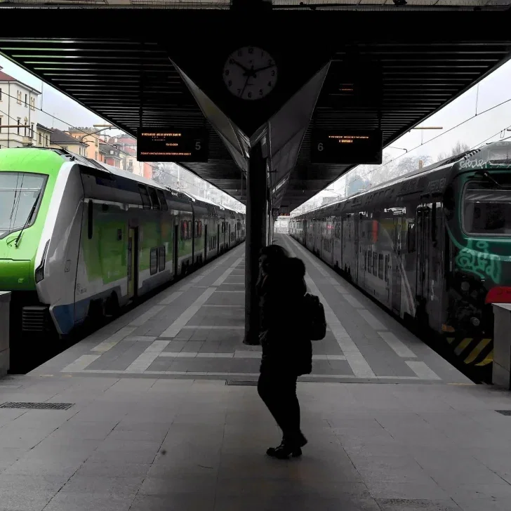 Sciopero 30 ottobre, trasporti a rischio nonostante precettazione. Disagi per treni, bus, metro e Tpl