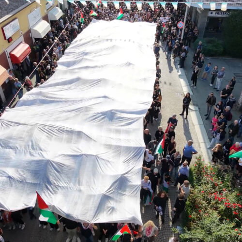 Il Sudario di Gaza e le oltre mille persone ad Alessandria nel corteo silenzioso in memoria di 18 mila bambini
