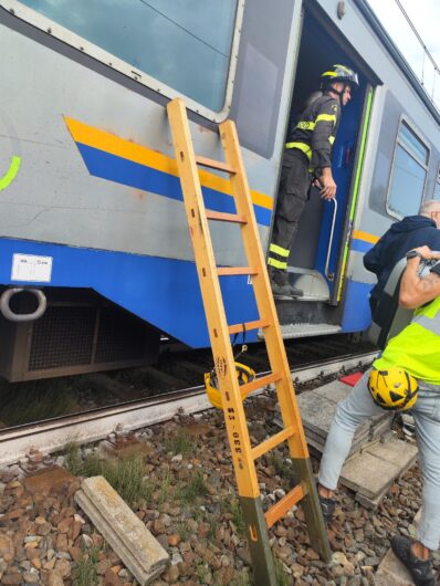 Persona perde la vita dopo essere stata travolta da un treno nell’Astigiano: circolazione bloccata per ore